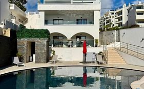 Malpique Heated Pool & Jacuzzi Guest House